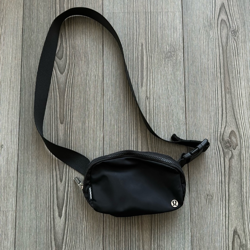Lululemon Everywhere Belt Bag 1L